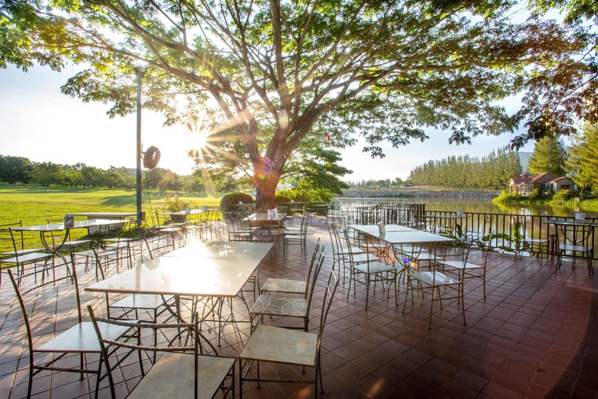Chateau De Khaoyai Hotel & Resort Pak Chong Екстериор снимка